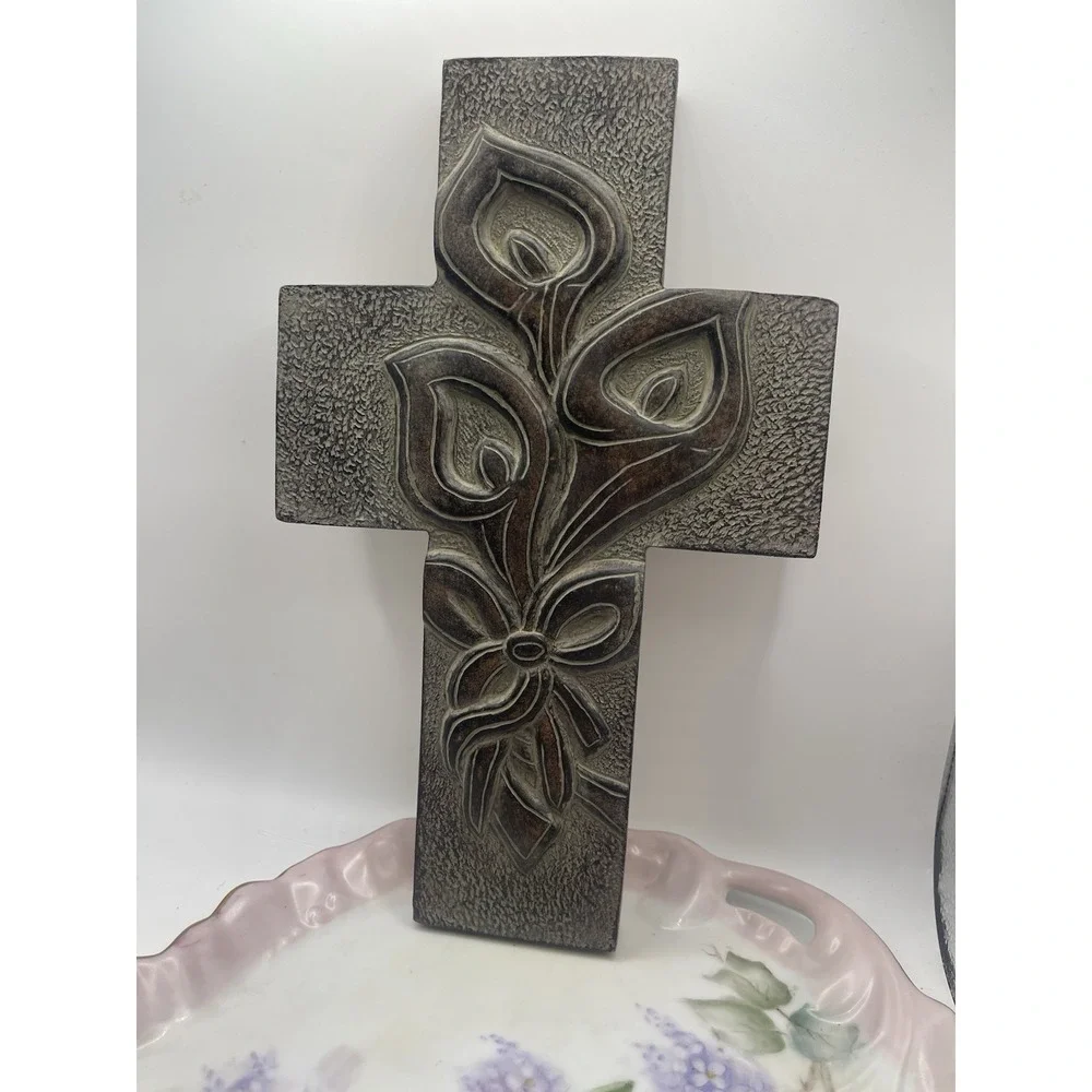 Cross Wall Hanging Canna Lilly 9.25
